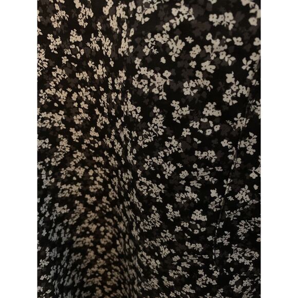 Lands End Black And White Floral XLT Pocket Tshirt - Picture 2 of 8